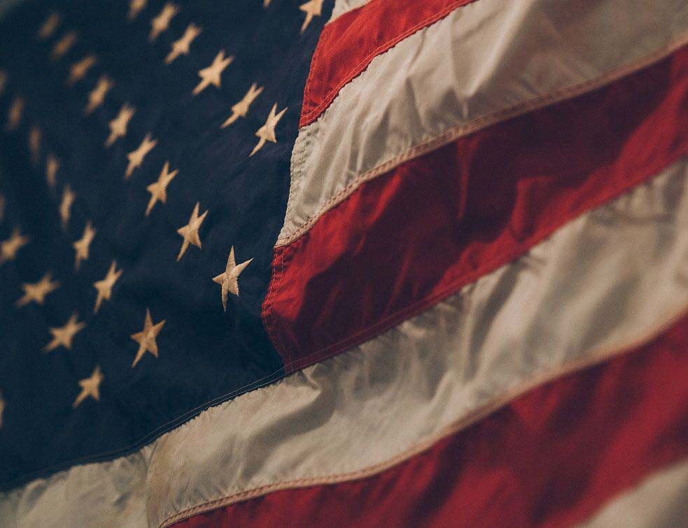 amerika, americka zastava, SAD,Photo by Samuel Branch on Unsplash